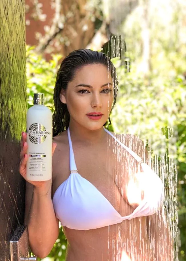 Kelly Brook picture 1 of 1