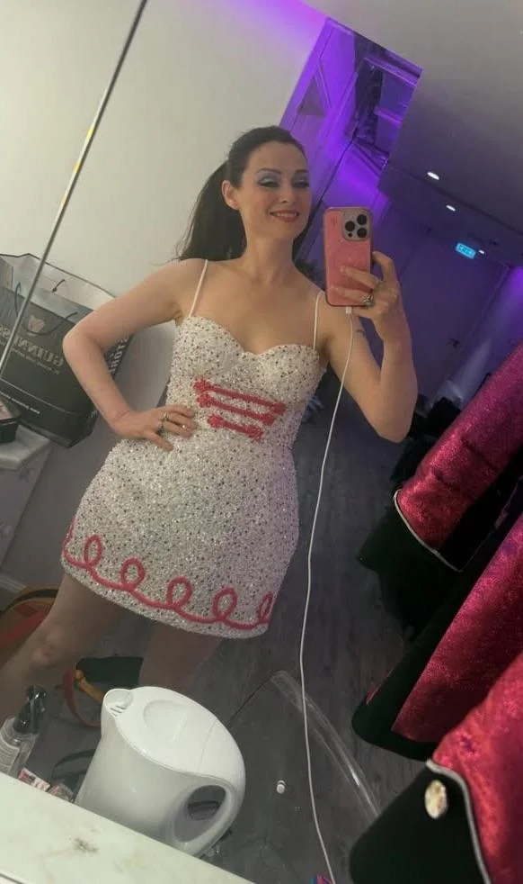 Sophieellisbextor such a hot artist picture 1 of 6