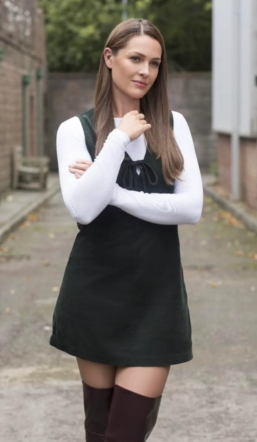 Anna Passey picture 1 of 2