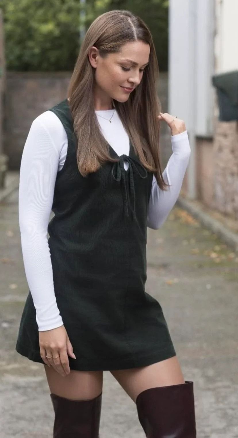 Anna Passey picture 2 of 2