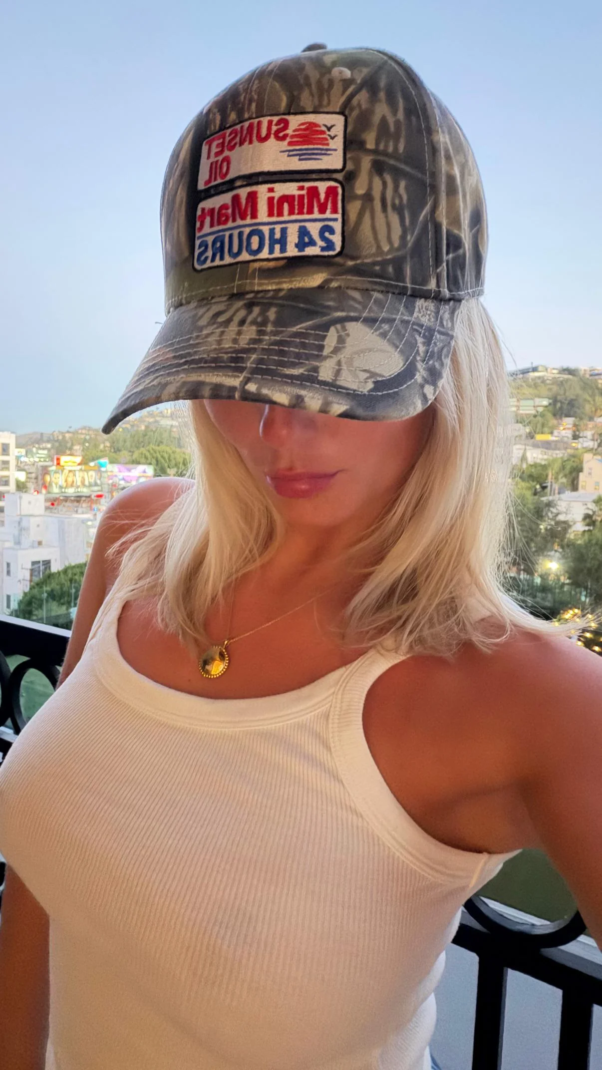 Millie Gibson picture 1 of 1