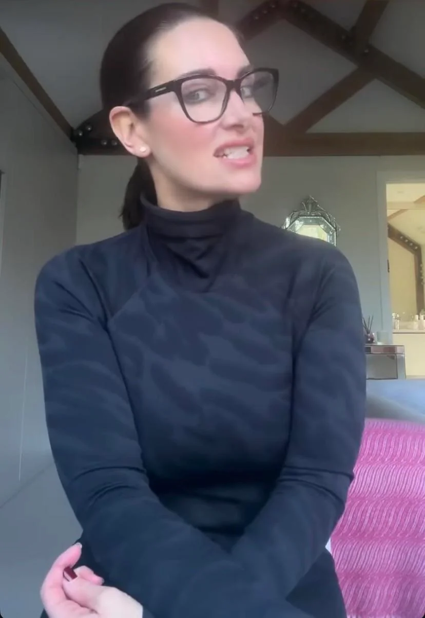 Kirsty Gallacher picture 1 of 2