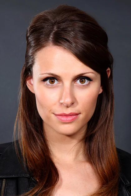 Ellie Taylor picture 3 of 6