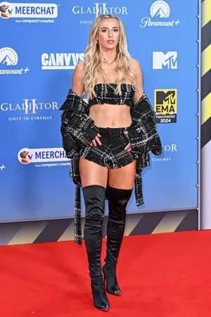 Chloe kelly at the MTV's ema awards 2024 picture 3 of 6