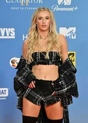 Chloe kelly at the MTV's ema awards 2024 picture 4 of 6