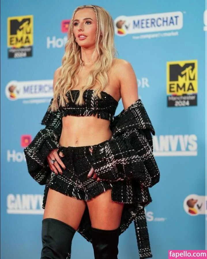 Chloe kelly at the MTV's ema awards 2024 picture 6 of 6