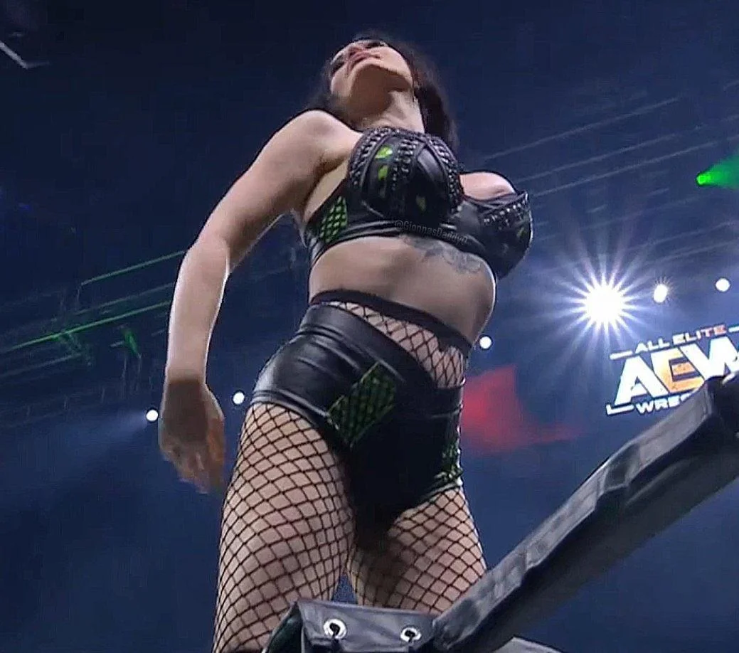 Saraya-Jade Bevis picture 1 of 3