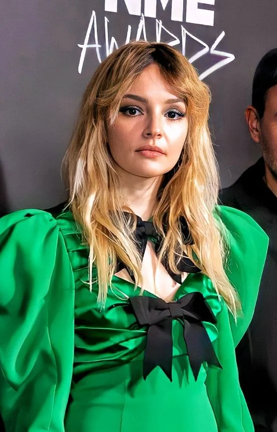 Lauren Mayberry picture 4 of 4