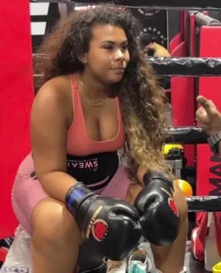 Mila Dawn picture 1 of 2