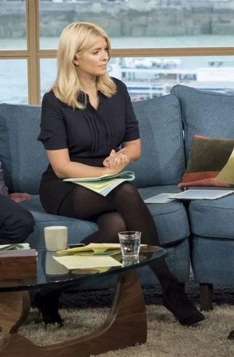 Holly willoughby picture 1 of 4