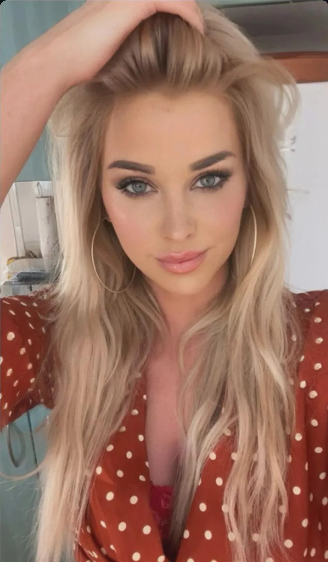 Lola Buk picture 1 of 1