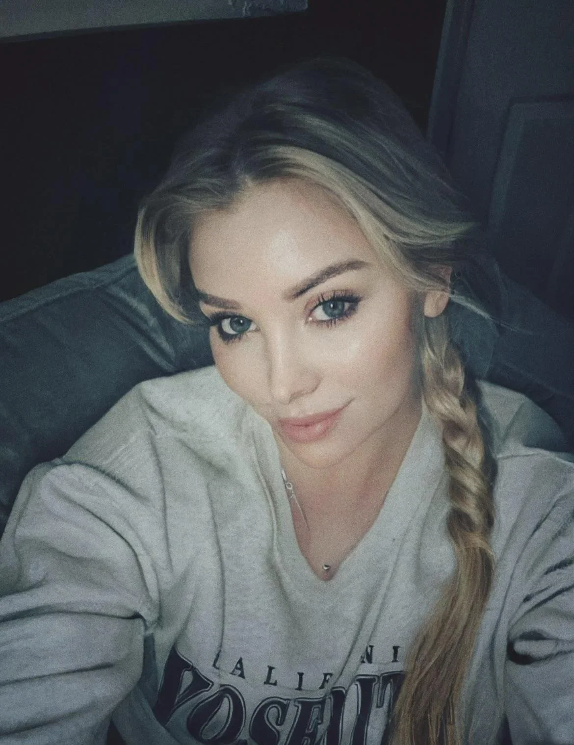 Lola Buk picture 1 of 1