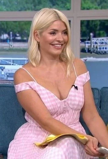 Holly Willoughby picture 4 of 5