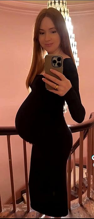 Karen Gillan and her perfect bump'